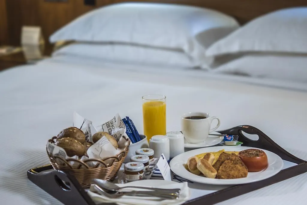 Jumeira Rotana - Дубай Отель